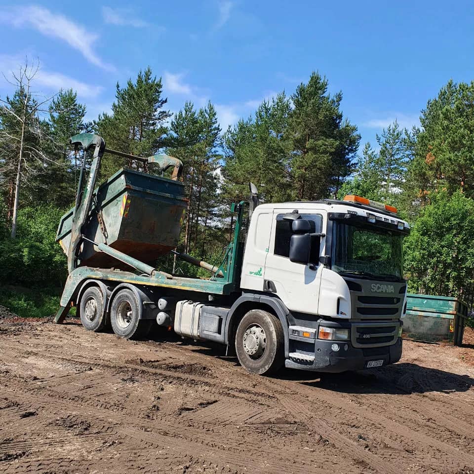 Lastebil med container